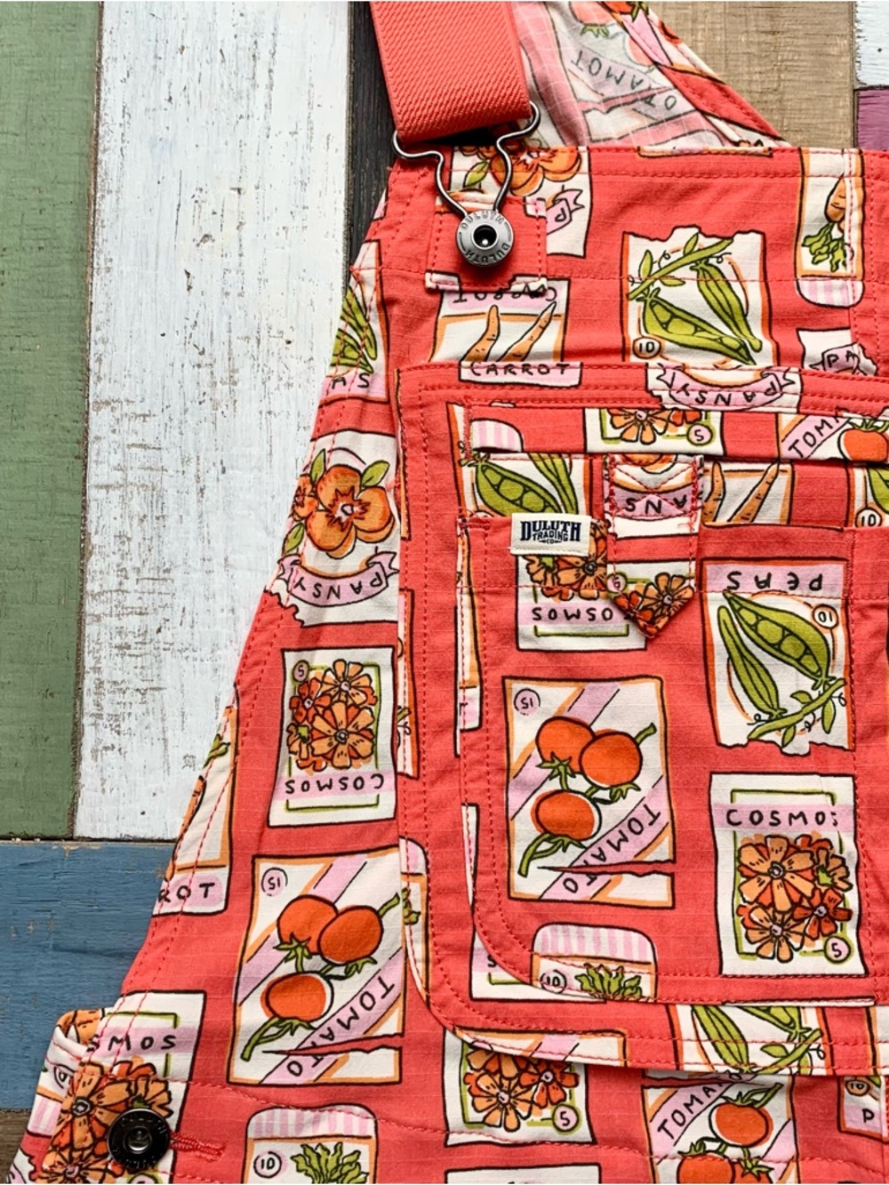 NWT Duluth Medium x31L Heirloom Gardening Bib Overalls Coral Seed Packets Farm - Picture 2 of 9